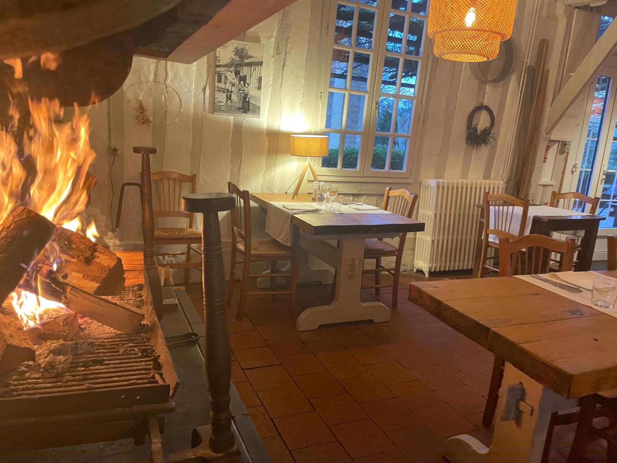 Hotel Et Restaurant Traditionnel L' Escalandes Lesperon  Екстериор снимка
